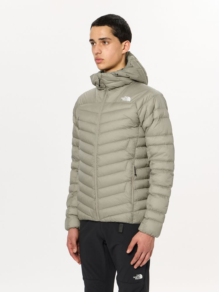 THE NORTH FACE サンダーフーディビジネスシーンにも