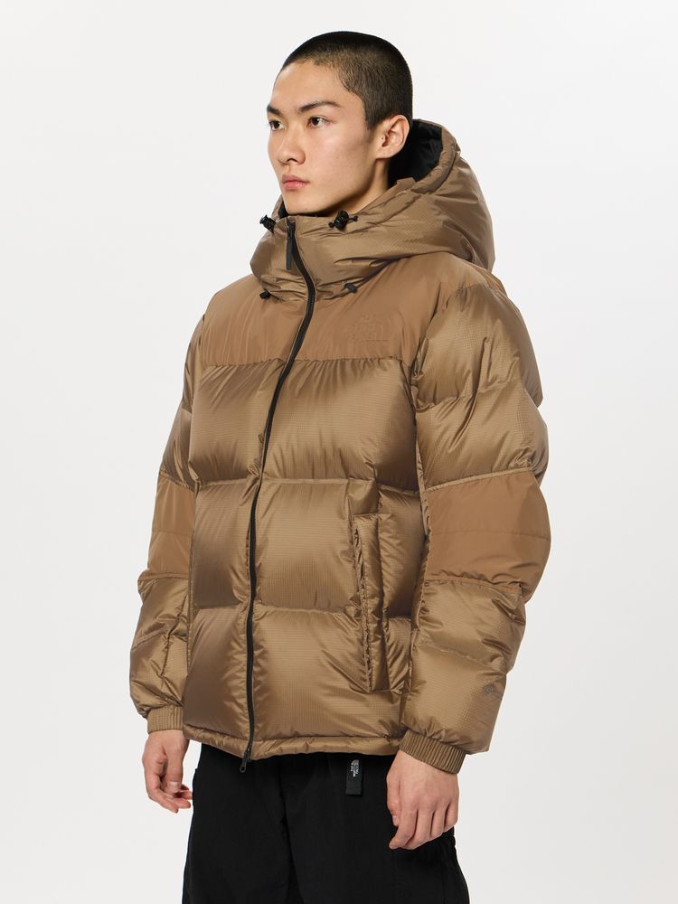 左胸元とバックにTHE NORTH FACE ヌプシ