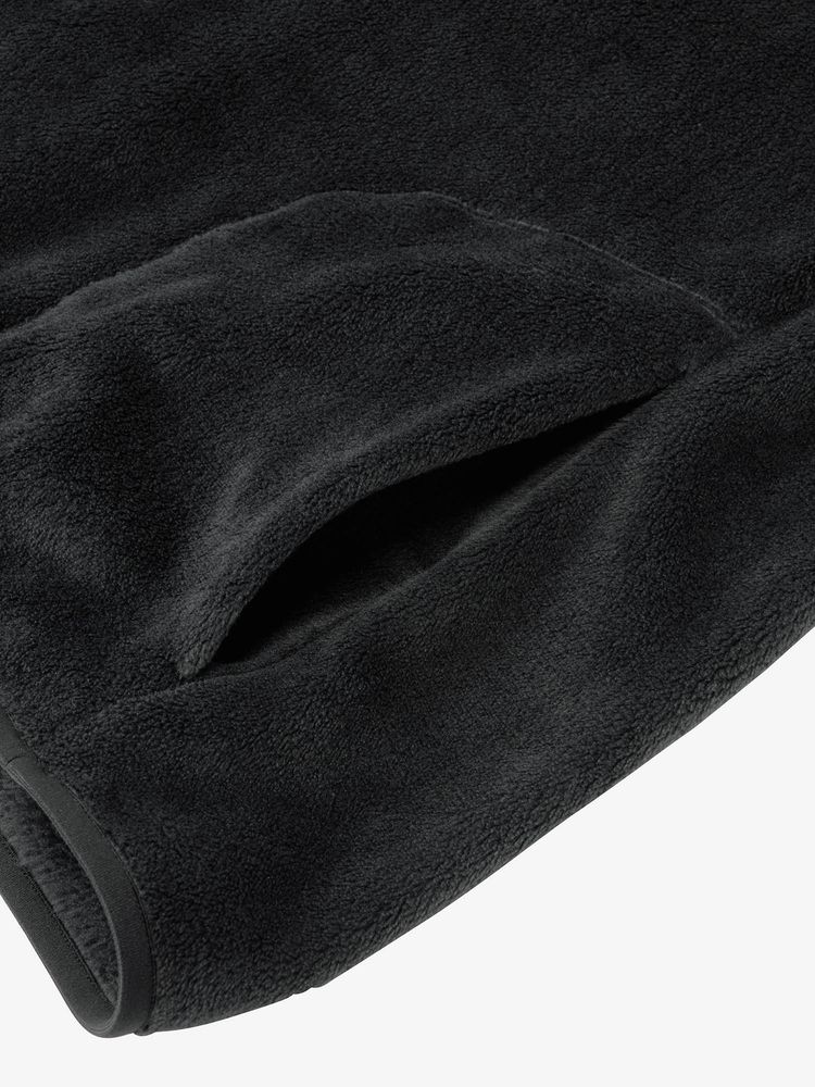 Equipped with pockets convenient for storing small items on both sides