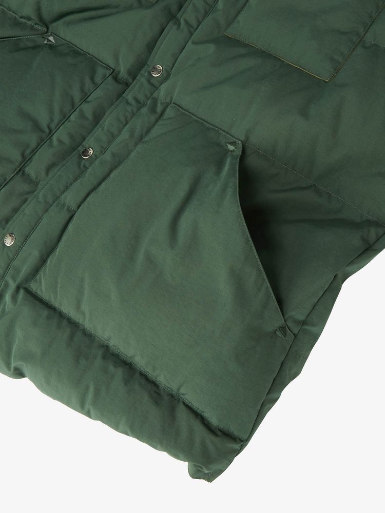 Front pocket with arrow tack design