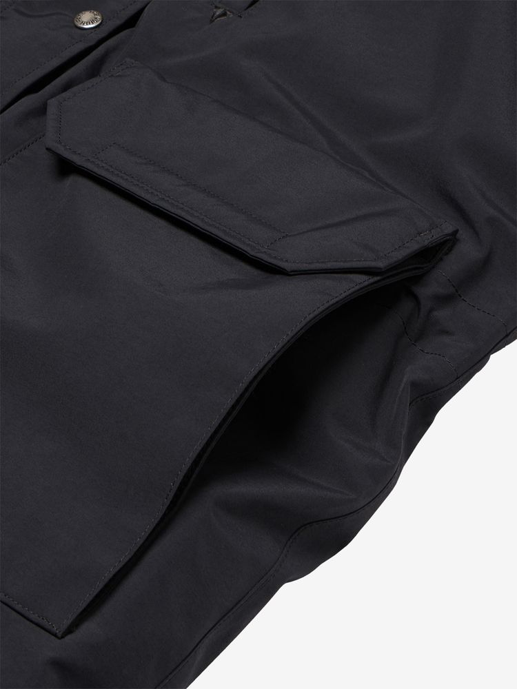 Large flap pockets are placed on the left and right sides