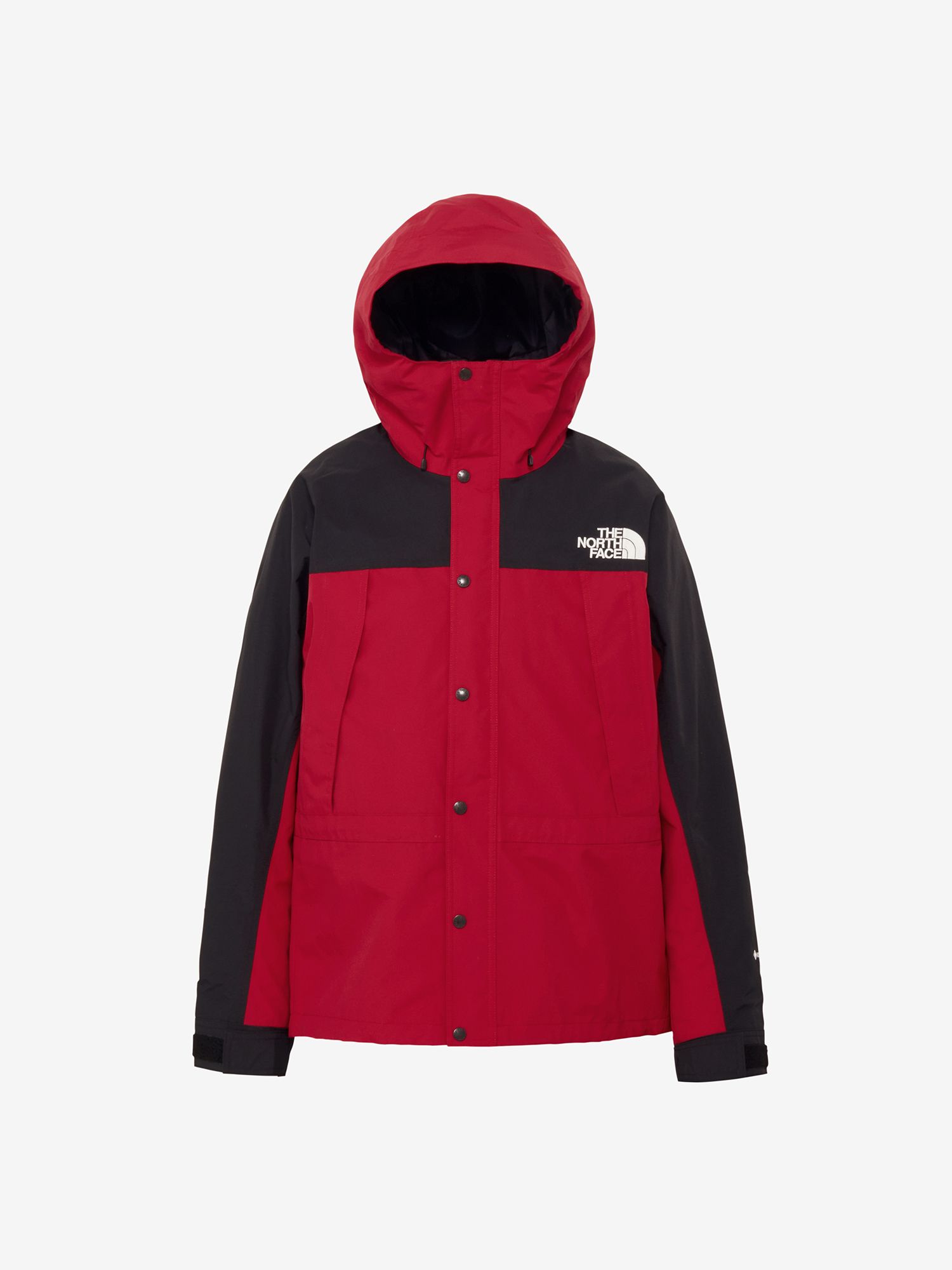 重ね着で楽しむ、変わらない定番【MOUNTAIN LIGHT JACKET】の魅力