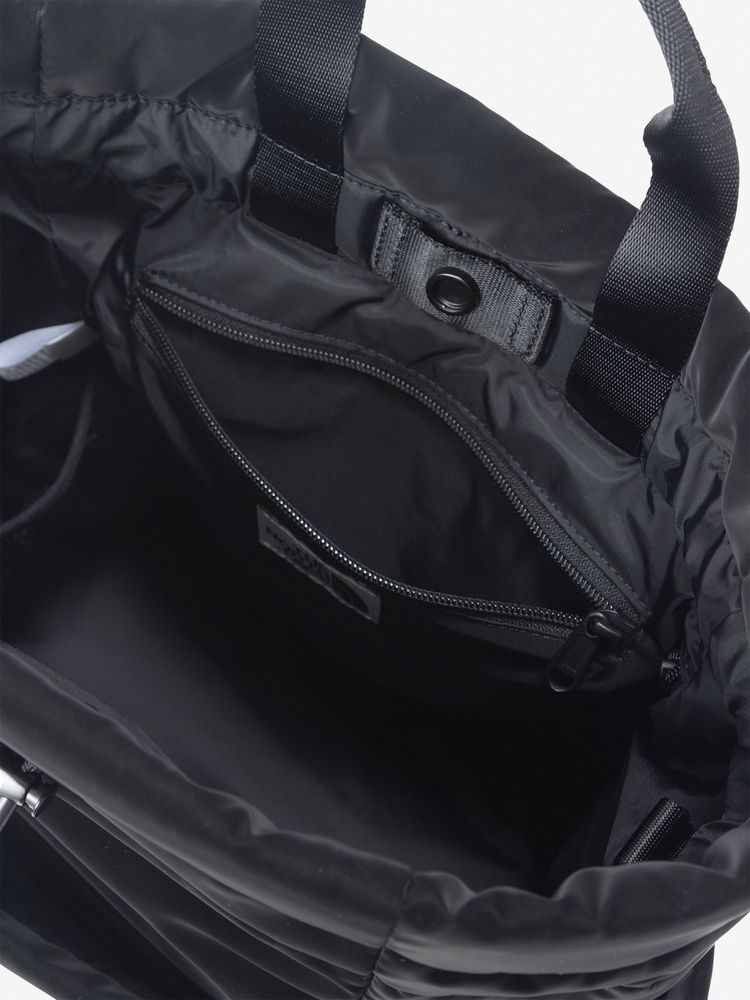 Zippered pocket in the main compartment