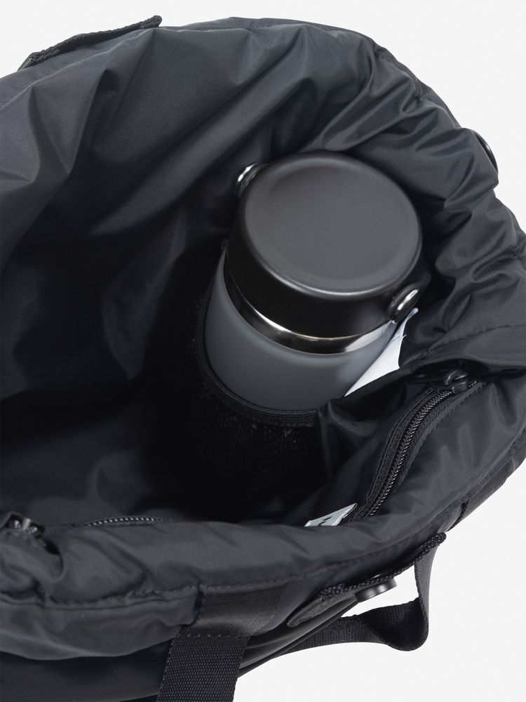 Equipped with a mesh pocket in the main compartment that can hold bottles and more