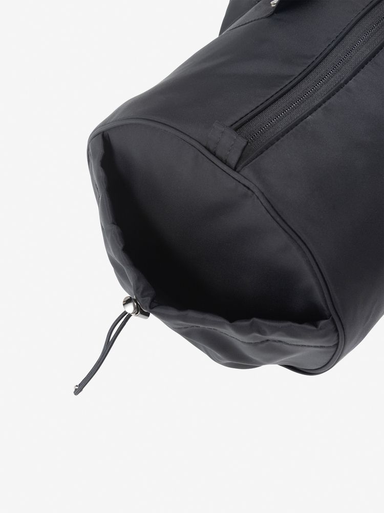 Both side gathering pockets that open and close with a drawcord