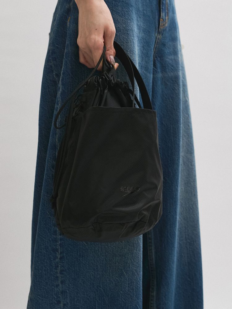 Speedo(スピード) ｜アダムエロペ×スピード ウォータープルーフパースバッグ（ユニセックス）