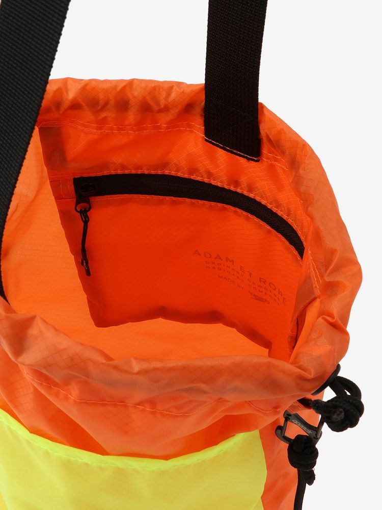 Speedo(スピード) ｜アダムエロペ×スピード ウォータープルーフパースバッグ（ユニセックス）