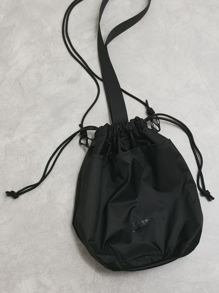 Speedo(スピード) ｜アダムエロペ×スピード ウォータープルーフパースバッグ（ユニセックス）