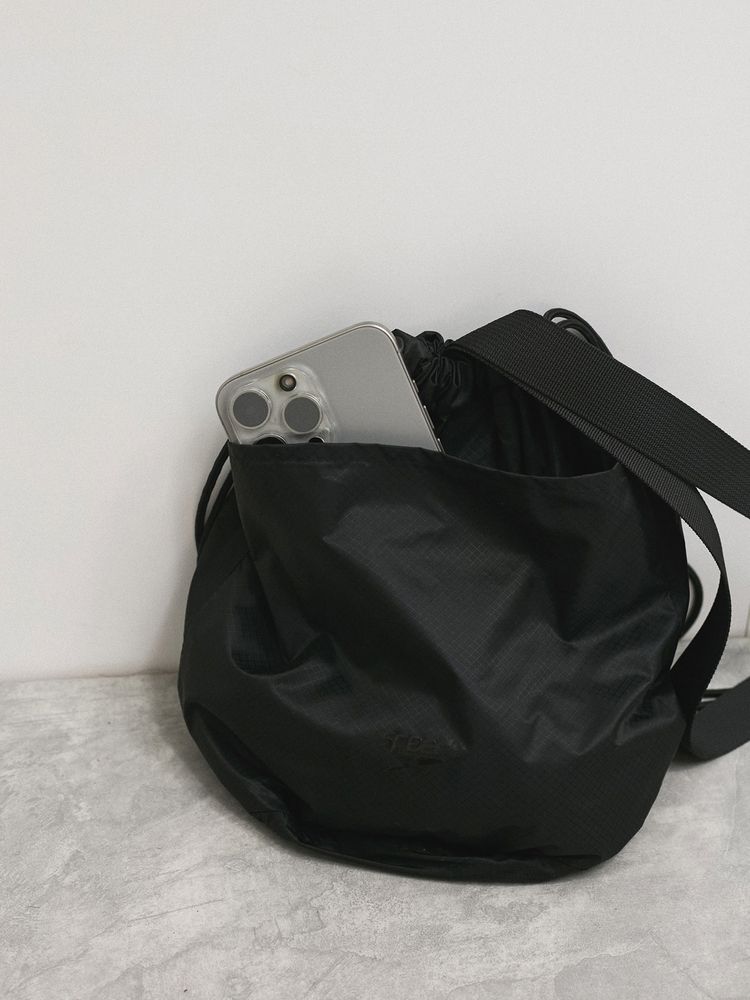 Speedo(スピード) ｜アダムエロペ×スピード ウォータープルーフパースバッグ（ユニセックス）