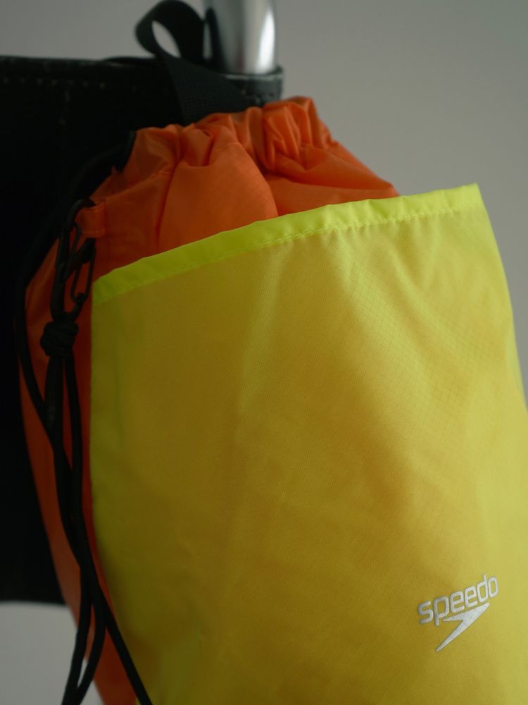 Speedo(スピード) ｜アダムエロペ×スピード ウォータープルーフパースバッグ（ユニセックス）