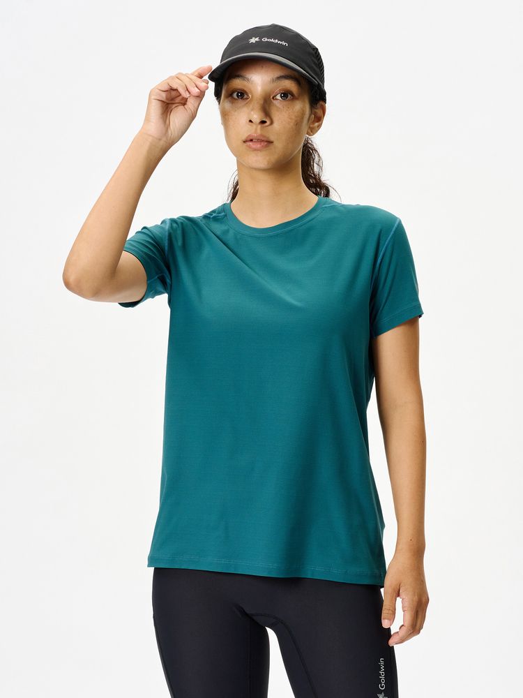 The sleeves have a wide range of motion at the shoulders and are a transformed raglan sleeve that is less likely to interfere with the pack.
