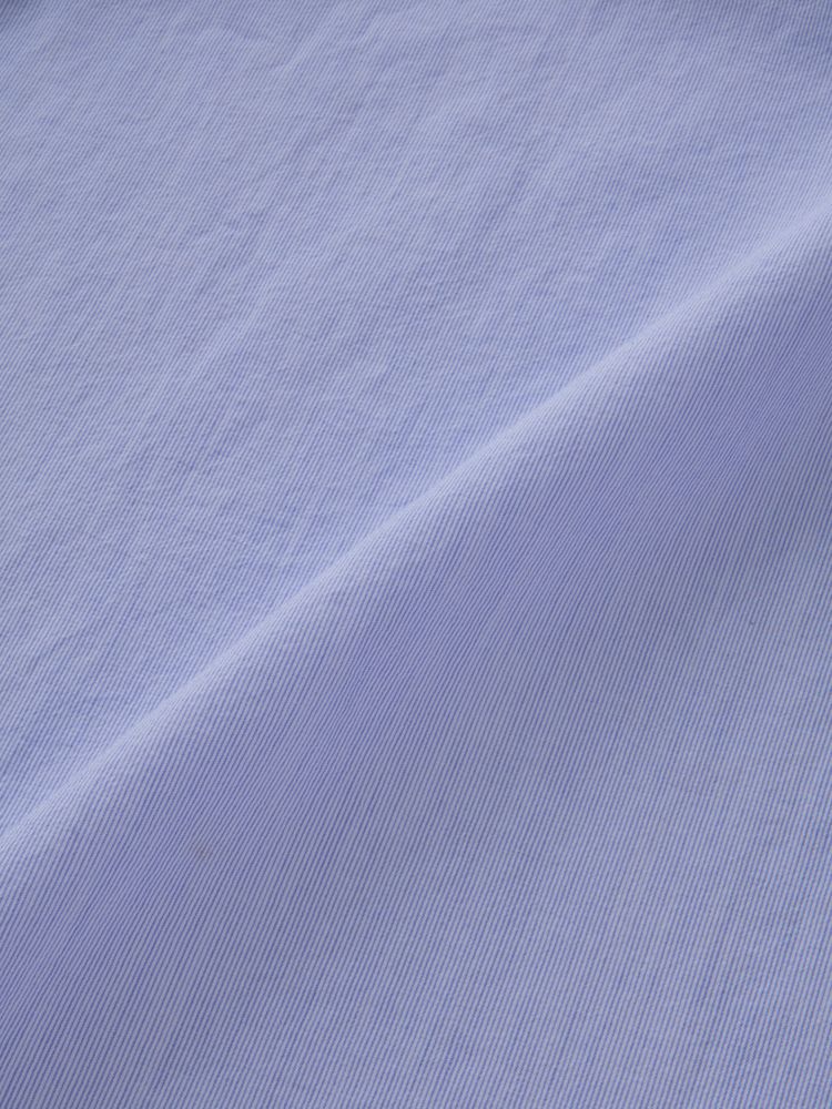 This is made from a cool fabric woven in a sheer seersucker structure that features a dry touch and good air permeability due to its uneven texture.