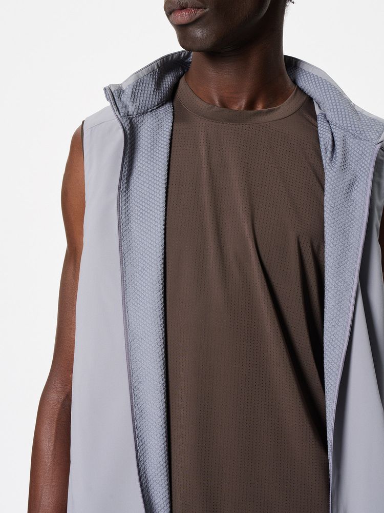 公式】フローティングウィンドシェルベスト（ユニセックス）｜ゴールド